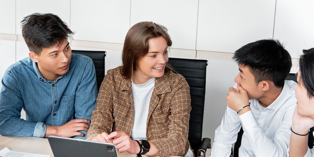 hr-solutions-customer-experience-analyst