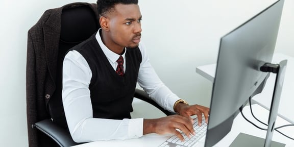 conseiller-senior-analyse-affaires